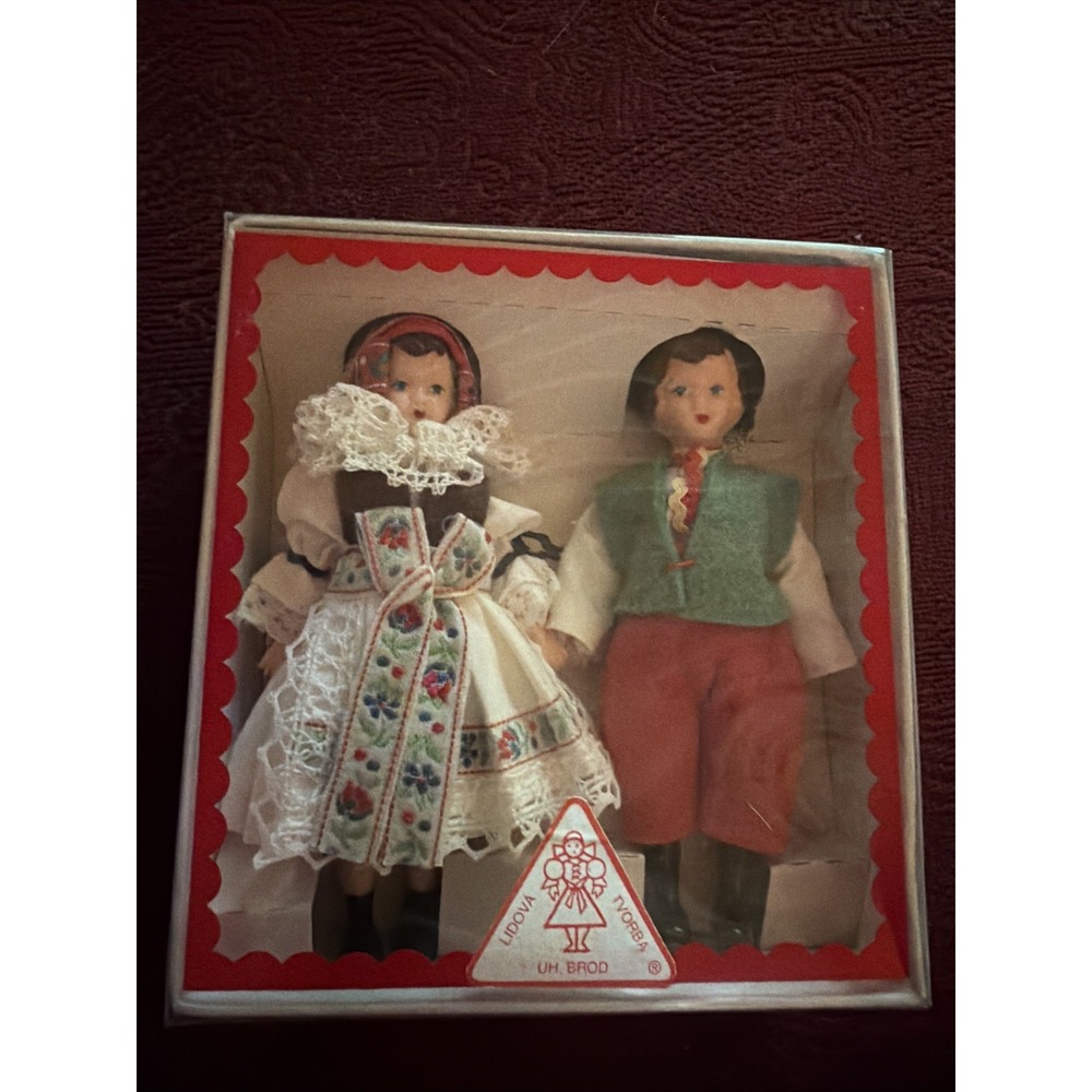 VINTAGE PAIR OF CZECHOSLOVAKIAN  HANACKY PAR DOLLS IN ORIGINAL BOX
